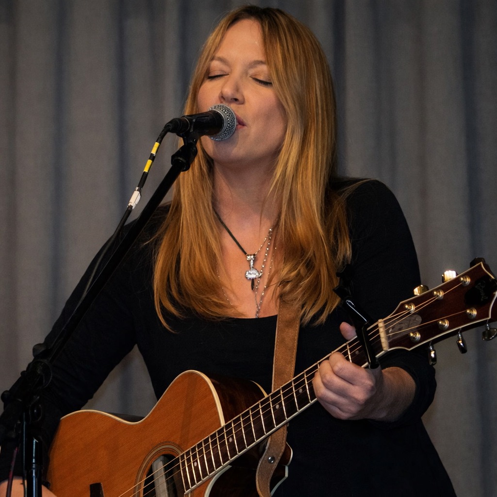 Kaydi Johnson performing live at The Bitter End